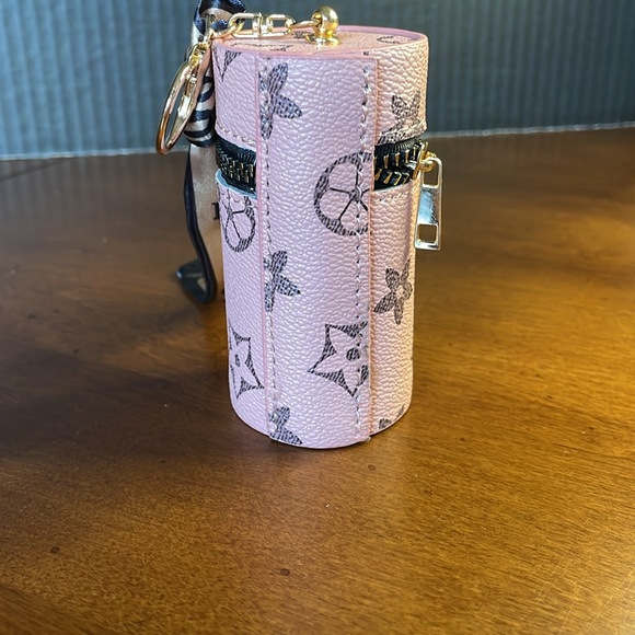 Pocketbook Charm. Pink Mini Cylinder. Zippered. NWOT - Picture 3 of 11